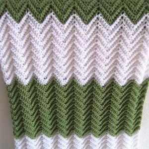 Chevron Crochet Afghan (green, White)