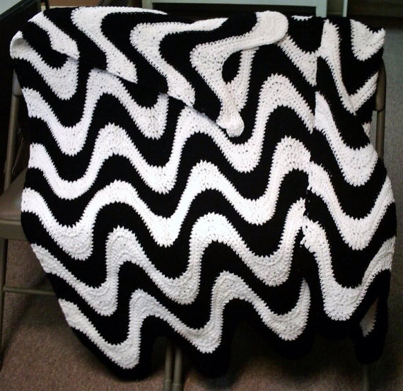 Wavy Crochet Afghan (white, Black)